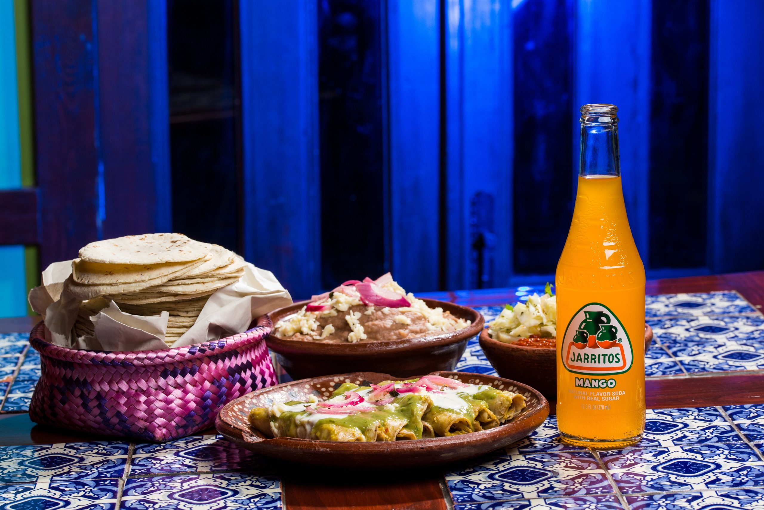 Todo lo que lleva una taquiza mexicana: guisos, salsas y complementos que no pueden faltar en tu evento